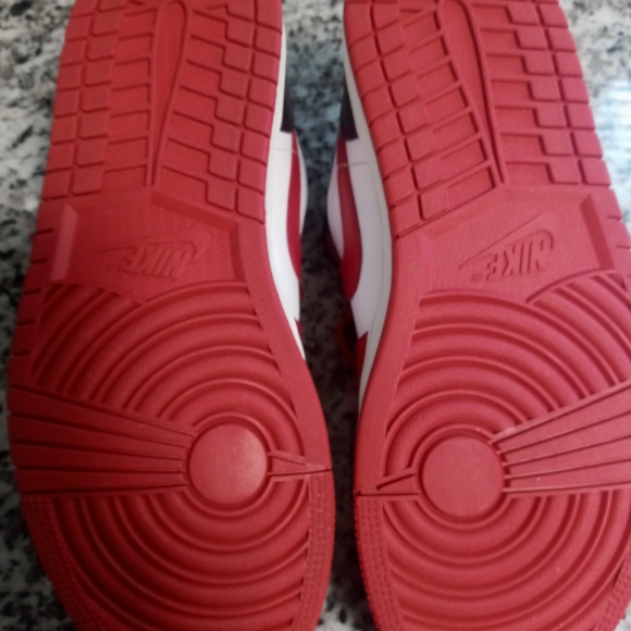 Womens Air Jordan 1 Low Red and White Sneakers Size 11 (Like New) - Picture 8 of 10